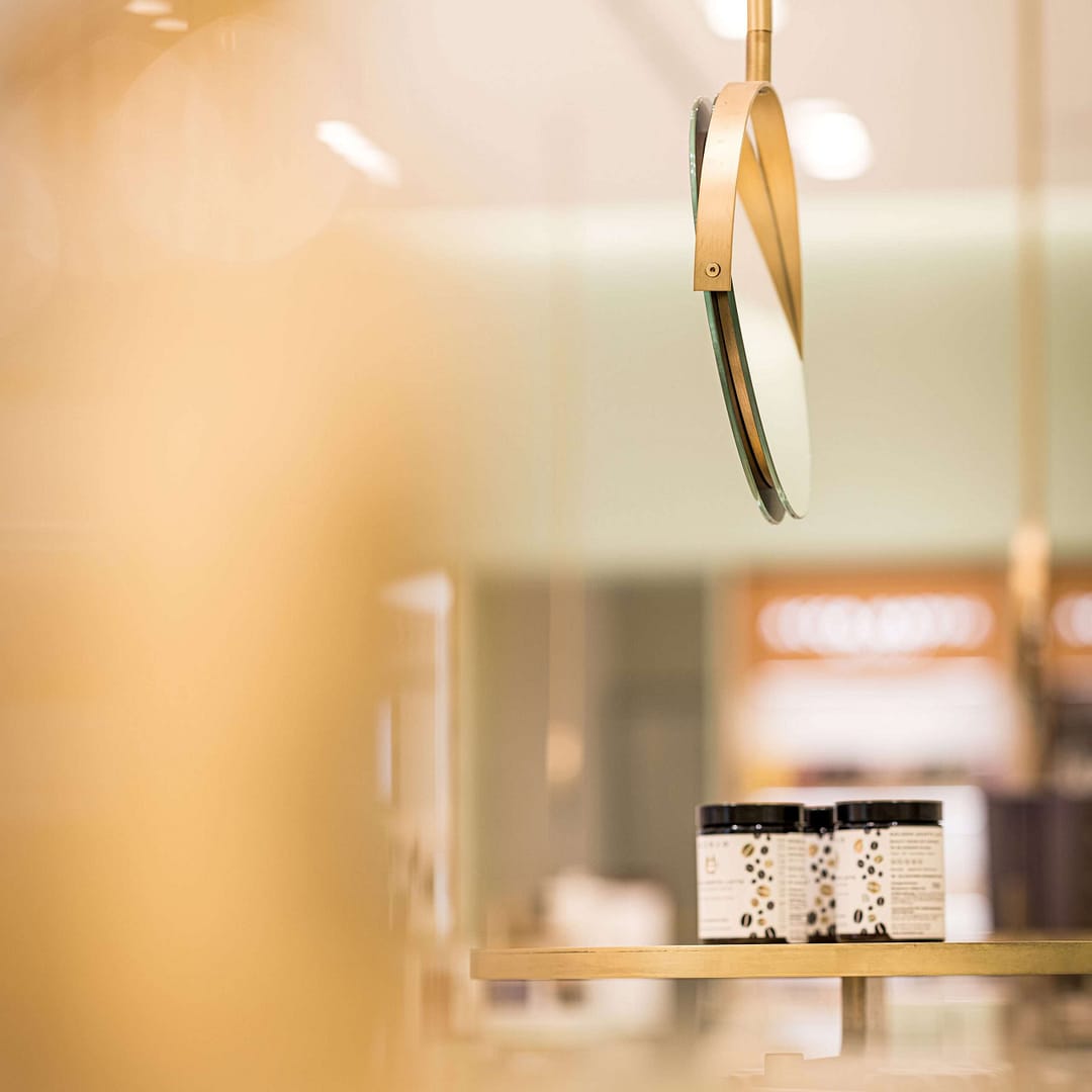 Oberpollinger-München-Store Identity-Departmentstore-Beauty-Skincare-Spiegel Oberpollinger-München-Store Identity-Departmentstore-Beauty-Skincare-Spiegel