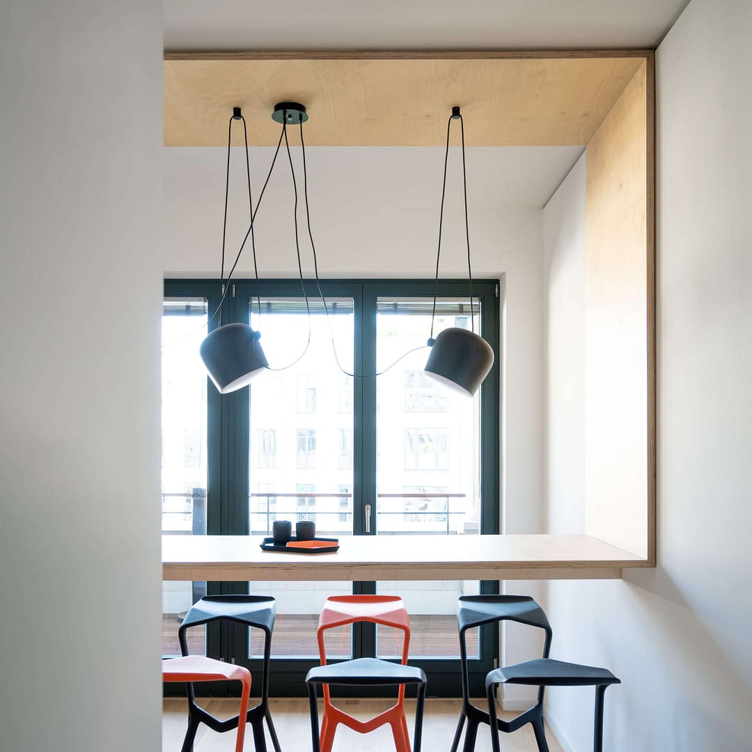 eightbit experts-Innenarchitektur-Birke Multiplex-Multiplexplatte-Holz über verschiedene Ebenen Raumeinfassung-Tisch ist Wand ist Decke-IT Personaldienstleister eightbit experts-Innenarchitektur-Birke Multiplex-Multiplexplatte-Holz über verschiedene Ebenen Raumeinfassung-Tisch ist Wand ist Decke-IT Personaldienstleister