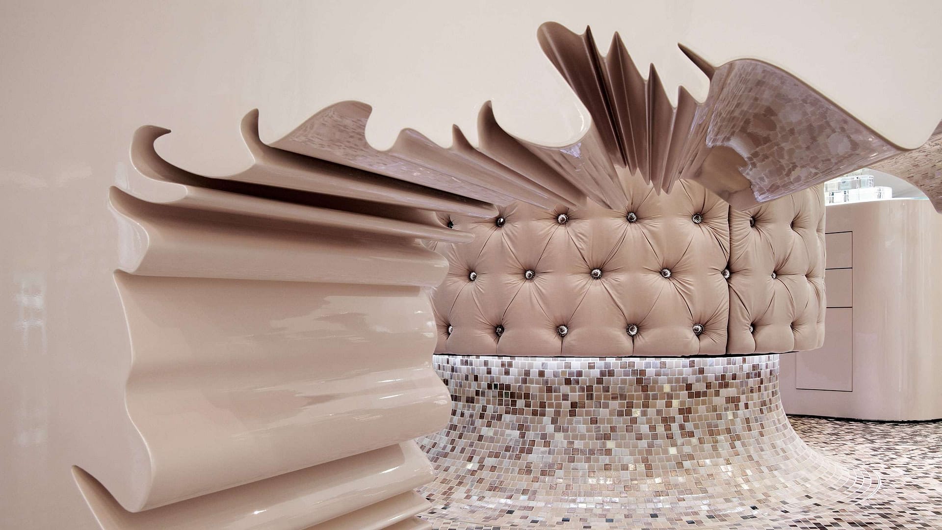 KaDaWe-Berlin-Beauty-Silhouette